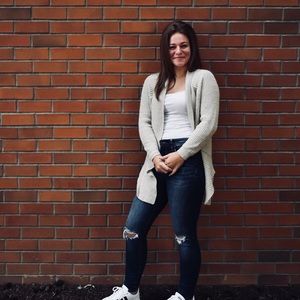 Meet your Posher, Elise